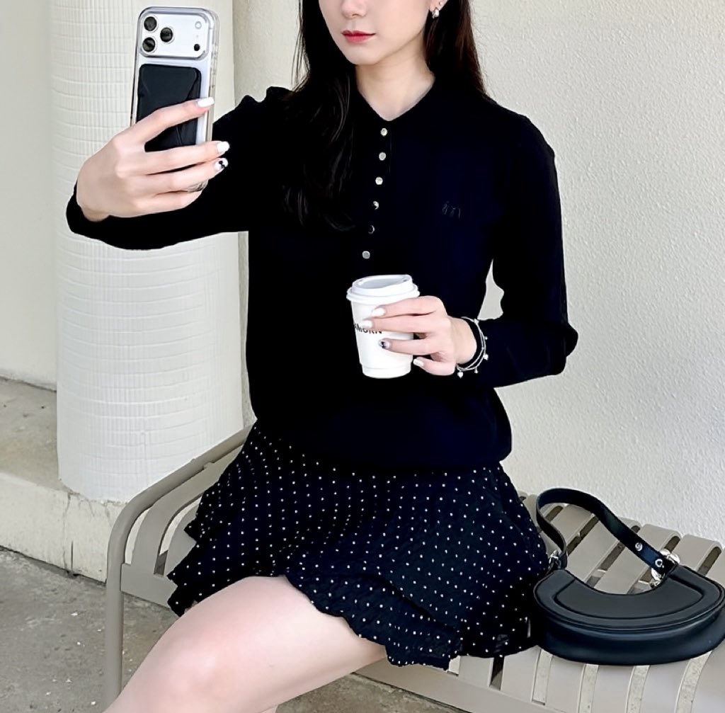 yoxrgravity's tweet photo. imily คับ ชุดแบรนด์นี้ไม่แพงเลย 🤏🏻 อย่างพวกเสื้อ polo ใส่ทำงานใส่เที่ยว ผ้าดีมากๆๆแค่ 300 กว่าบาทแต่ใส่สบาย เนื้อผ้าเทียบแบรนด์หลักพันได้เลย ;-; ละสีโคตรคุณหนู 💌👧🏻🧁 https://t.co/lXlw8oRD8e