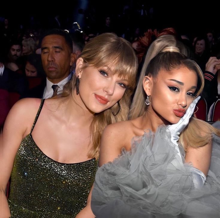 Grandes_Updates's tweet photo. Ariana Grande joins Taylor Swift as the ONLY female artists in HISTORY with at least 4 albums charting +100 weeks on the Billboard 200! https://t.co/MGw6baUTXg
