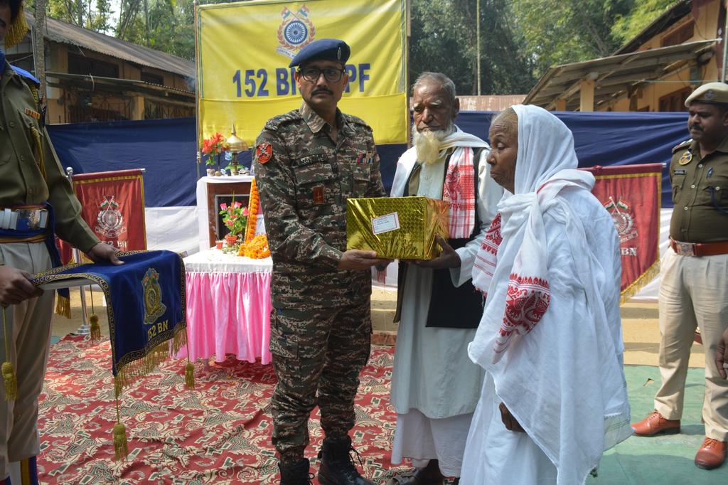 On #MartyrsDay, Shri Anil Kumar, Asstt. Cmdt. 152 Bn CRPF, visited family of martyr CT/GD Mohibul Islam n paid floral tribute.

CT/GD Mohibul Islam laid down his life on 09 Feb 2007 during election duty in Ukhrul, Manipur, while bravely confronting UNLF militants.
