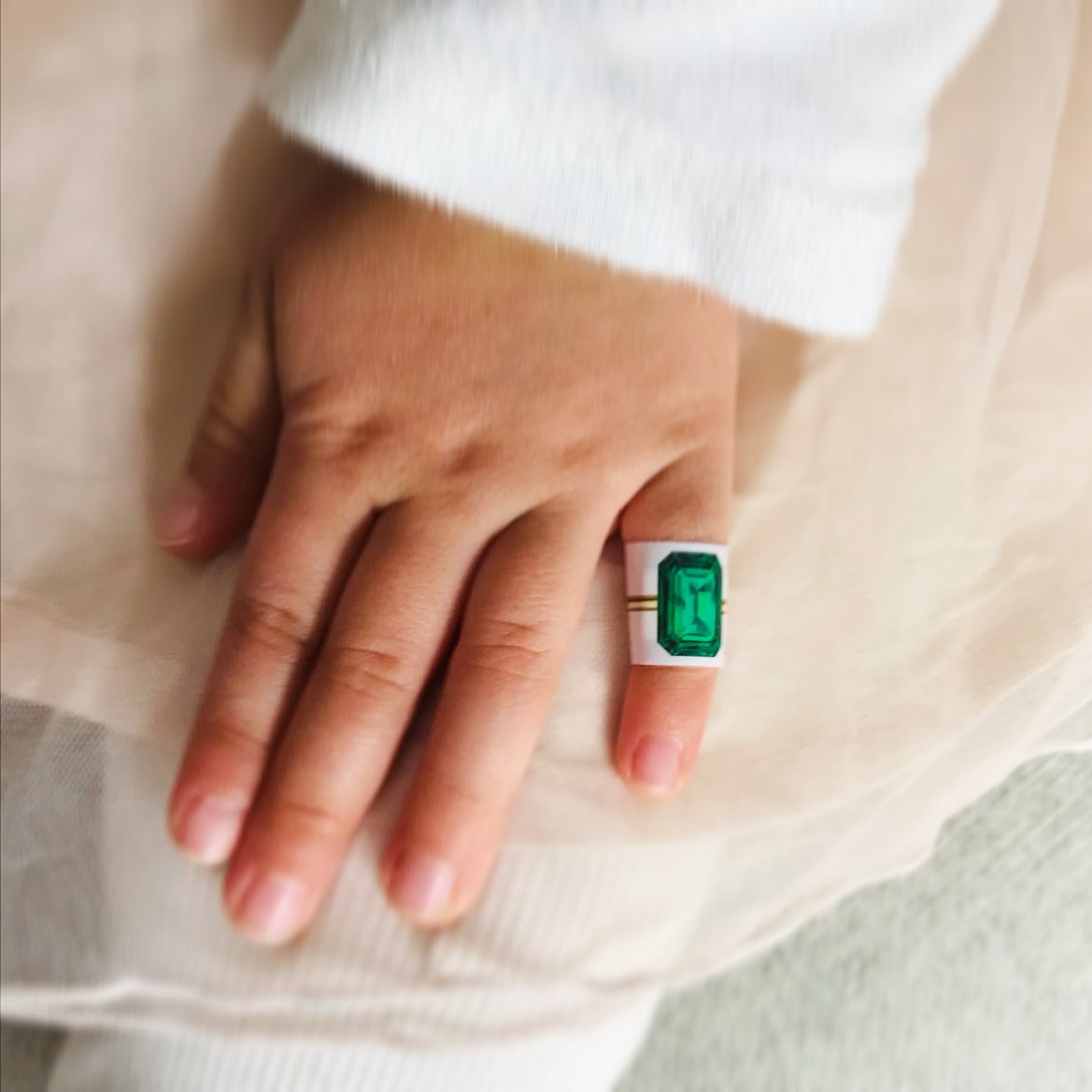 07blogger's tweet photo. 可愛すぎる宝石指輪の絆創膏🩹💍💫
作った人天才すぎる。 https://t.co/f6gSlhkSz2