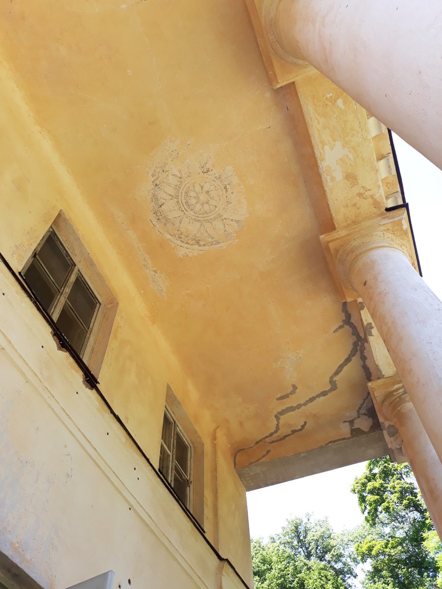 Vai vēlies, lai Tava dzimšanas diena kļūst par vēsturisku notikumu?  Padures muižas autentiskā 19. gs. gaisotne ir radīta svētkiem, kurus atcerēties ilgi. Gardēžu vakariņas, draugu loks un muižas šarms.
Cena sākot no 600 eiro. 
Rezervē tagad : info@paduremanor.com https://t.co/cXffYhvQL7