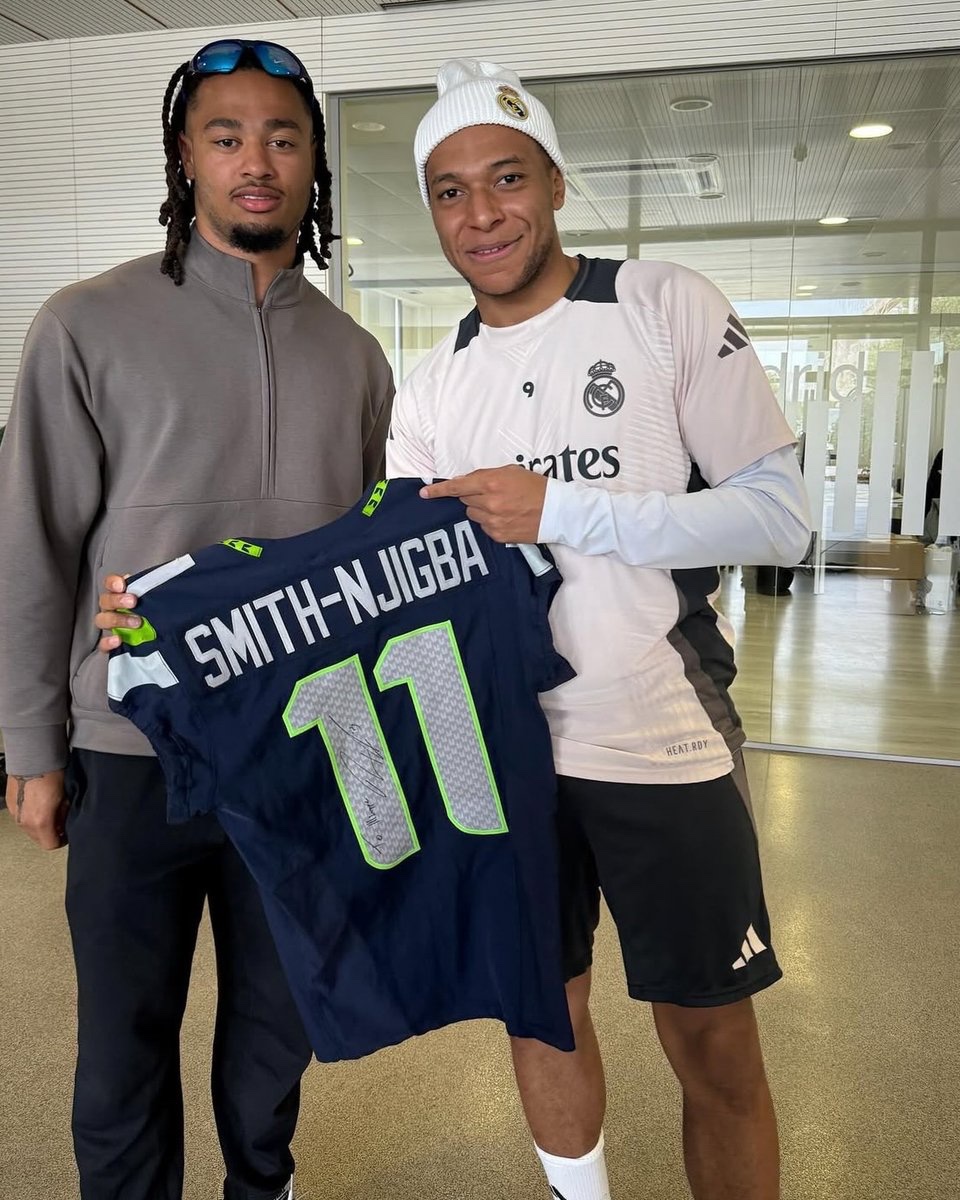 🔙 Super Bowl LX champion Jaxon Smith-Njigba with Kylian Mbappé. 🏈 🏆