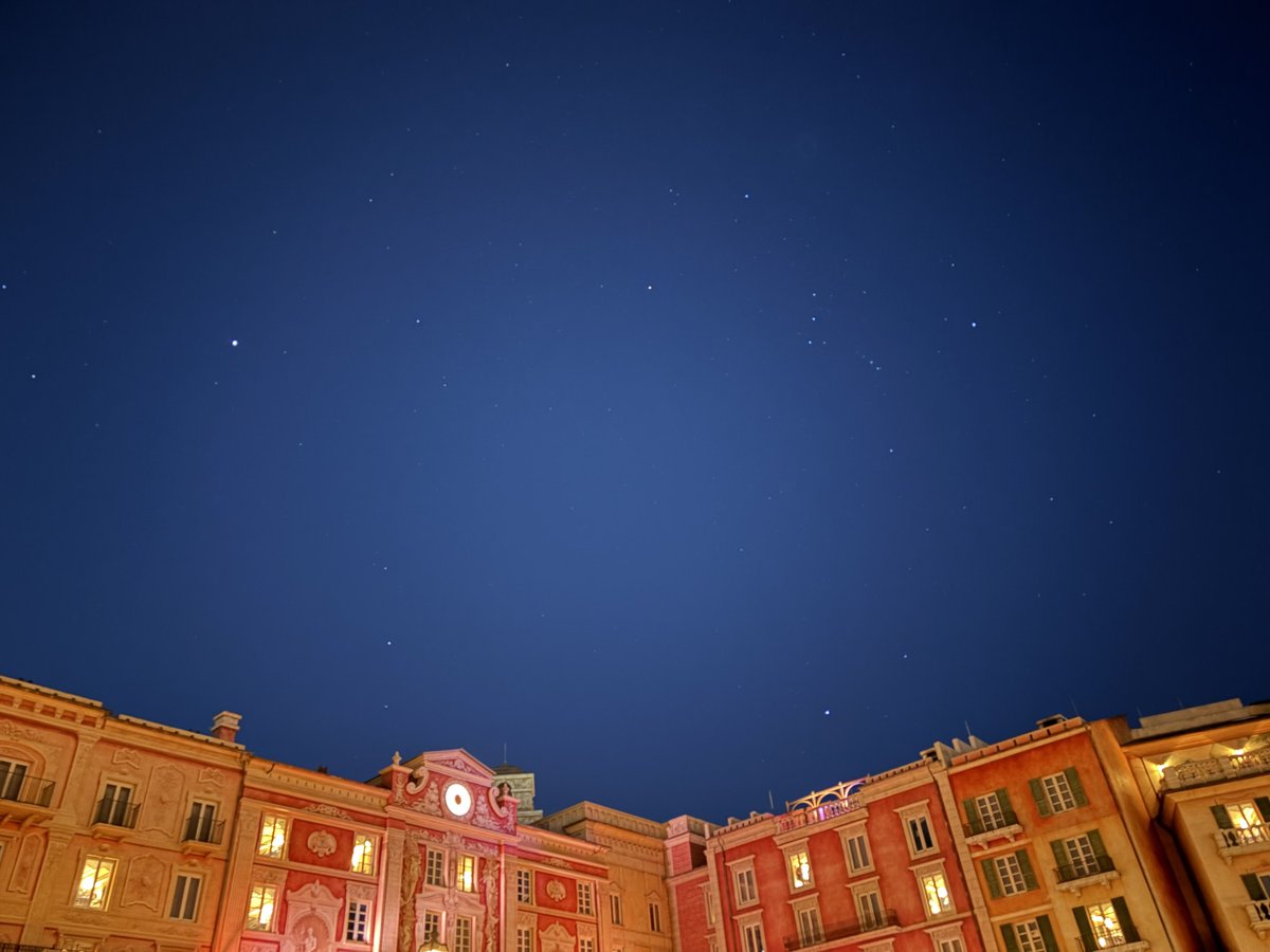 KAM_retired's tweet photo. 今日のディズニー星が綺麗すぎる すごい幻想的 https://t.co/6HpE1C2H1T