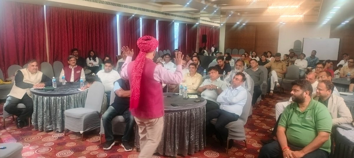 RudrakshF_108's tweet photo. राजस्थान फाउंडेशन बेंगलुरु चैप्टर एवं कर्नाटक मारवाड़ी युवा मंच के तत्वावधान में, रुद्राक्ष फाउंडेशन के सहयोग से “जर्नी ऑफ़ एम्पावरमेंट” विषय पर आयोजित कार्यक्रम अत्यंत प्रेरणादायी एवं सफलतापूर्वक संपन्न हुआ।

#JourneyOfEmpowerment
#RajasthanFoundation
#BangaloreChapter https://t.co/PyOFhJw0XQ