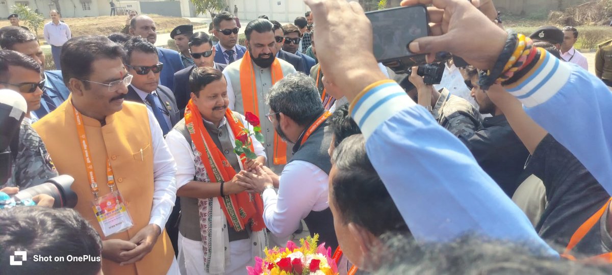 भाजपा के माननीय राष्ट्रीय अध्यक्ष श्री नितिन नवीन जी के प्रथम बिहार आगमन पर जयप्रकाश नारायण एयरपोर्ट के स्टेट हैंगर में उनका हार्दिक स्वागत एवं अभिनंदन किया।

<a href="/BJP4Bihar/">BJP Bihar</a> <a href="/samrat4bjp/">Samrat Choudhary</a> <a href="/NitinNabin/">Nitin Nabin</a> <a href="/sanjay_saraogi/">Sanjay Saraogi</a>