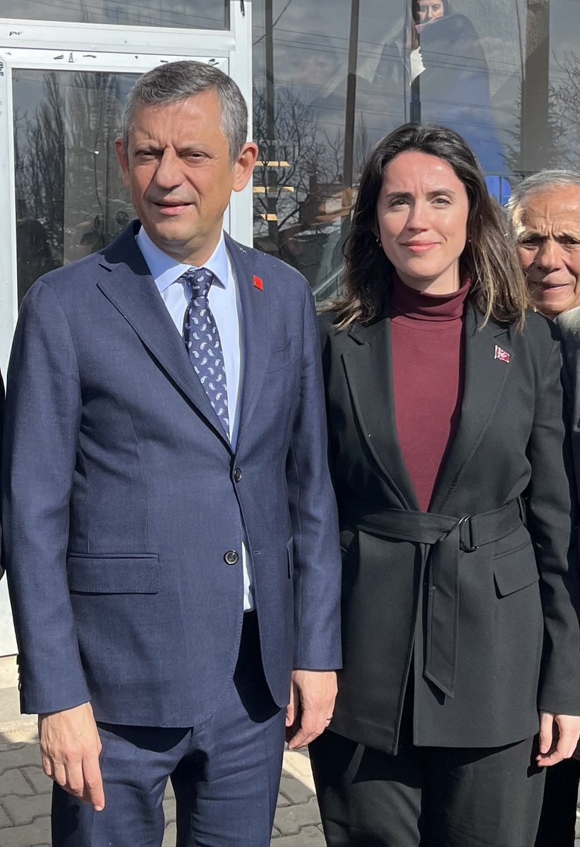 Seni doğuran ana seninle gurur duyar!

Mert, cesur, korkusuz ve çalışkan canım hemşerim, değerli Genel Başkanımız; Biz de seninle gurur duyuyoruz!