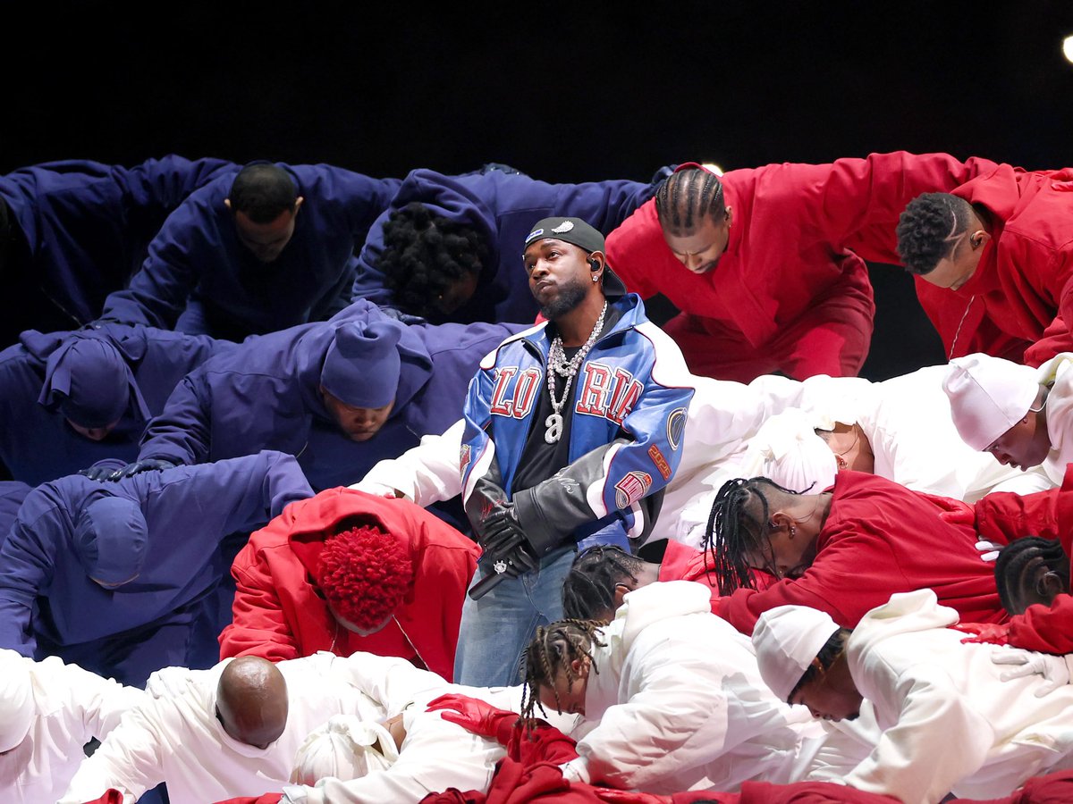 FrenchRapUS's tweet image. 🚨 HISTORIQUE ! 

La mi-temps du Super Bowl de Bad Bunny est officiellement la plus regardée de l’histoire, avec plus de 135,4 millions de téléspectateurs 🤯

Il dépasse Kendrick Lamar.