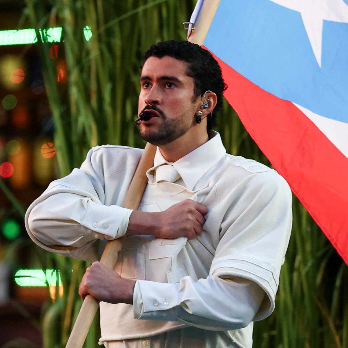 FrenchRapUS's tweet image. 🚨 HISTORIQUE ! 

La mi-temps du Super Bowl de Bad Bunny est officiellement la plus regardée de l’histoire, avec plus de 135,4 millions de téléspectateurs 🤯

Il dépasse Kendrick Lamar.