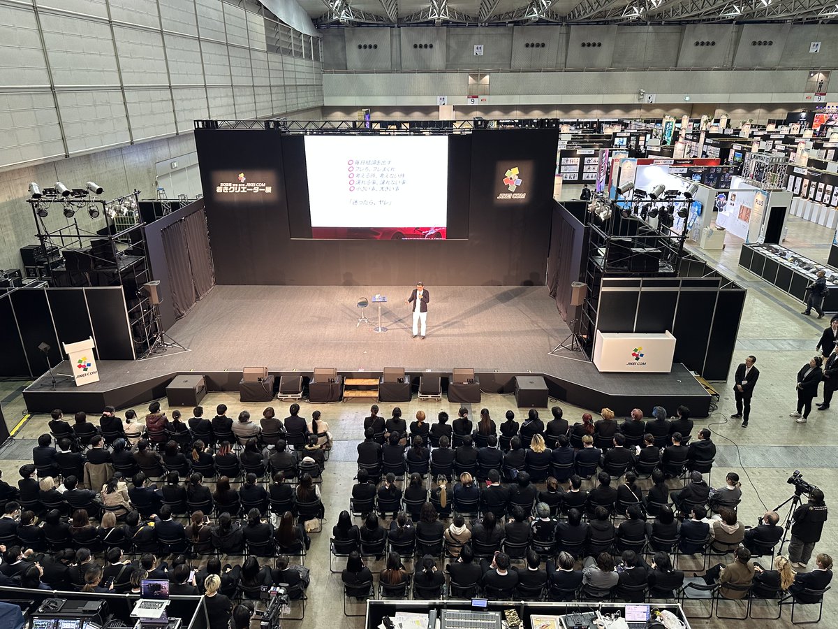 KenODesign's tweet photo. 代表 奥山が名誉学校長でもある滋慶グループでは「2026 we are JIKEI COM 若きクリエーター展」が先週開催され、
Ken Okuyama Cars からはKode9 の展示、最終日終幕では「好きを仕事にする大切さ」を伝える講演を奥山が行いました。
学生の皆様の全力で取り組んだ作品、またパフォーマンスが披露されるこのイベントに約6000名以上の中高留学生も訪れたそうです。

The Jikei Group, where CEO Ken Okuyama also serves as Honorary Principal, held the “2026 we are JIKEI COM Young Creators Exhibition” last week.
Ken Okuyama Cars exhibited Kode9, and on the final day, Ken took the stage for a lecture conveying “the importance of turning your passion into your work.”
This event, showcasing the students' works and performances created with their utmost effort, reportedly attracted over 6,000 junior high and high school students, including international students.

https://t.co/tZFudn3lJ3