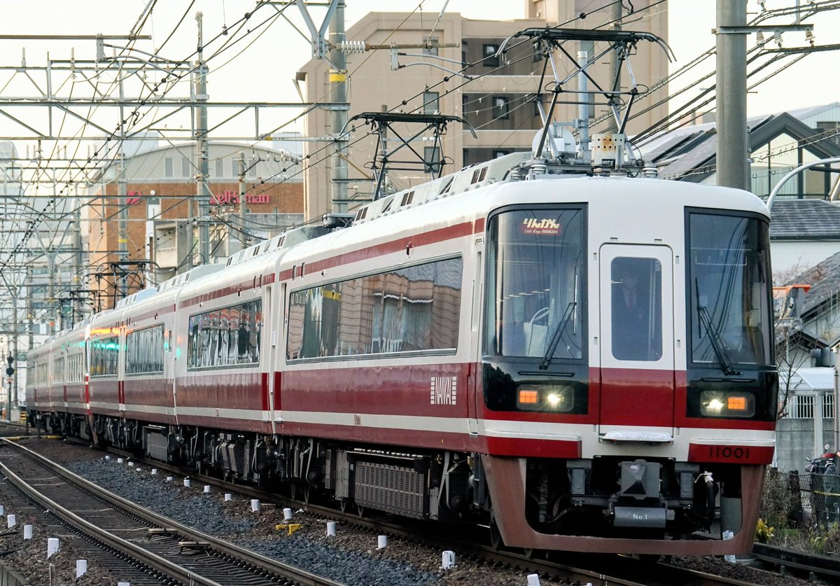 stationmasterb1's tweet photo. 南海高野線

11001F＋30003F　特急りんかん
6001F＋6907F　ｽﾃﾝﾚｽ復刻編成

#南海電鉄
#高野線
#11000系
#30000系
#特急りんかん
#6000系
#復刻ステンレス車両
#雪景色 https://t.co/ONZnD2IcMJ