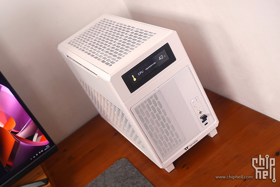 ThermaltakeInc's tweet photo. TR100 🫧 Every detail built for performance, every angle designed for modern workspaces.

📸 @晓°

#thermaltake #TR100 #Snow #SFF #SFFPC #miniITX #smallformfactor #custompc #pccase https://t.co/71FYX9f1x3