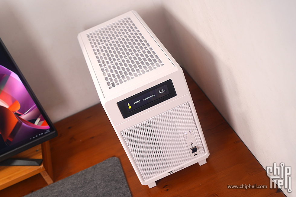 ThermaltakeInc's tweet photo. TR100 🫧 Every detail built for performance, every angle designed for modern workspaces.

📸 @晓°

#thermaltake #TR100 #Snow #SFF #SFFPC #miniITX #smallformfactor #custompc #pccase https://t.co/71FYX9f1x3