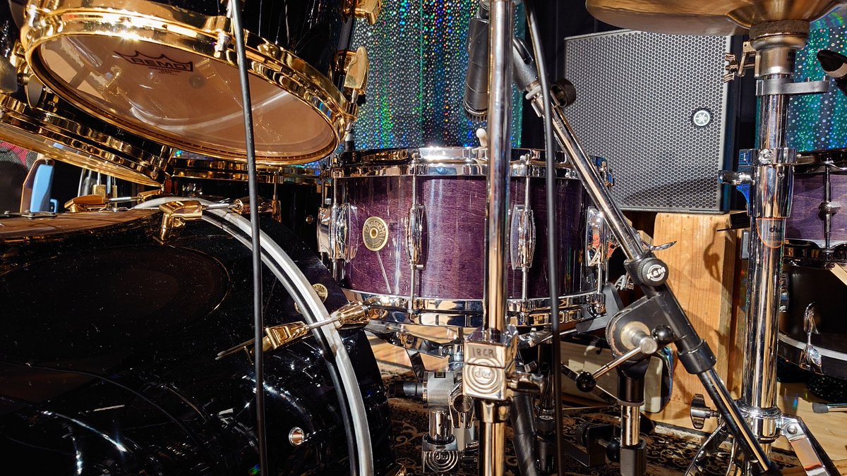 昨年、楽曲の幅広さに困ったあげくにあみ出したセッティングを先日のミュージカルコンサートでドラマー左側に再現！18バスドラム&amp;コンサートスネア。
このセッティングに慣れてきたのも逆に心配になる(笑)
そして、初導入したRidgelandスネア。
PHXとホールとの相性もよかった🔥