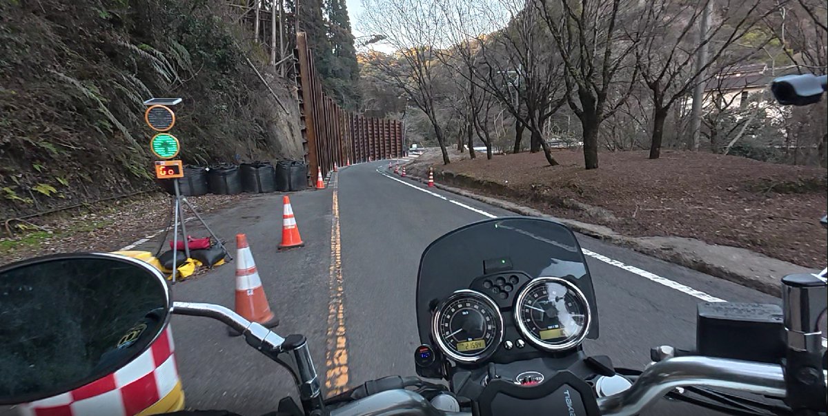 片側交互通行の信号機でカウント終了と同時に”Go”って表示されるタイプを初めて見てアレを思い出して笑ってしまった