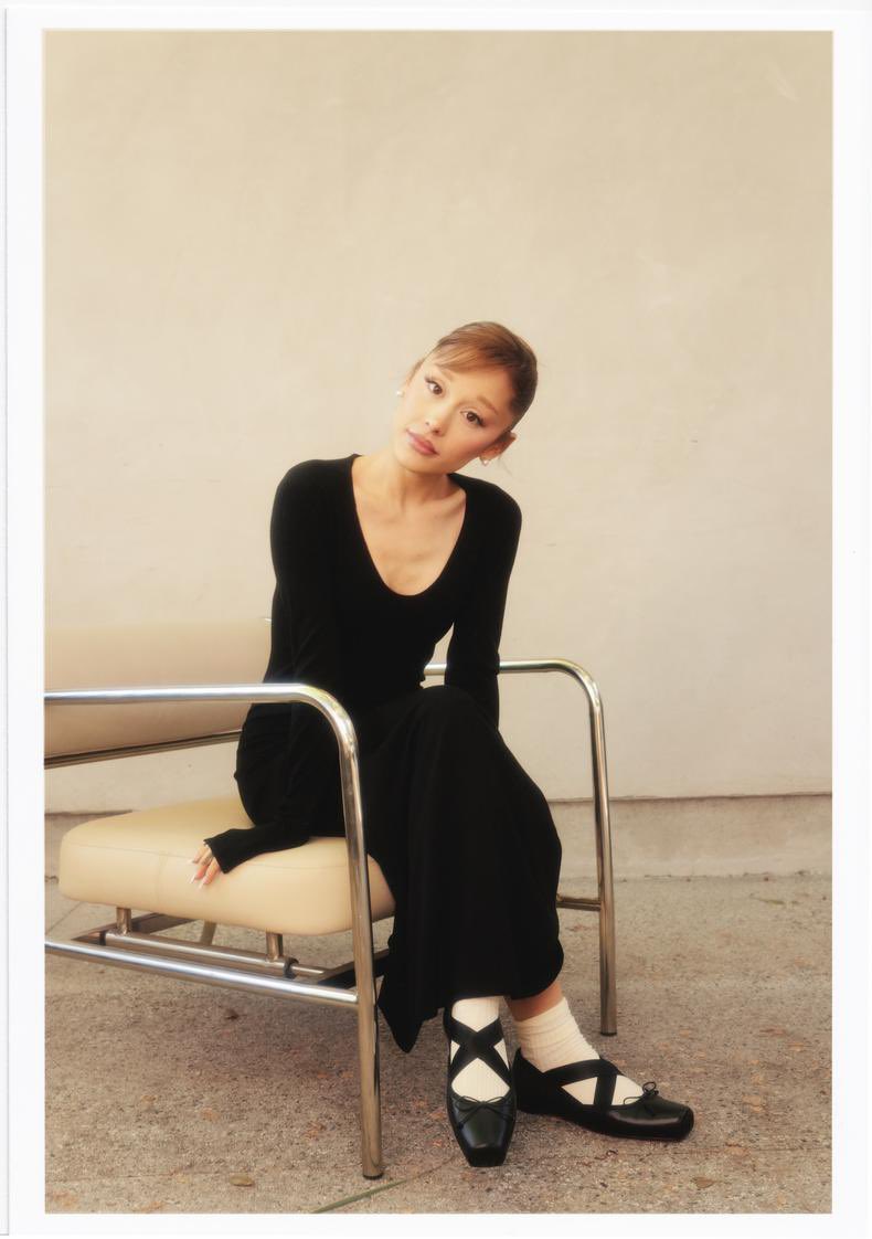 Grandes_Updates's tweet photo. Ariana Grande for backstage magazine ♡ https://t.co/3Cs1lYpmKz