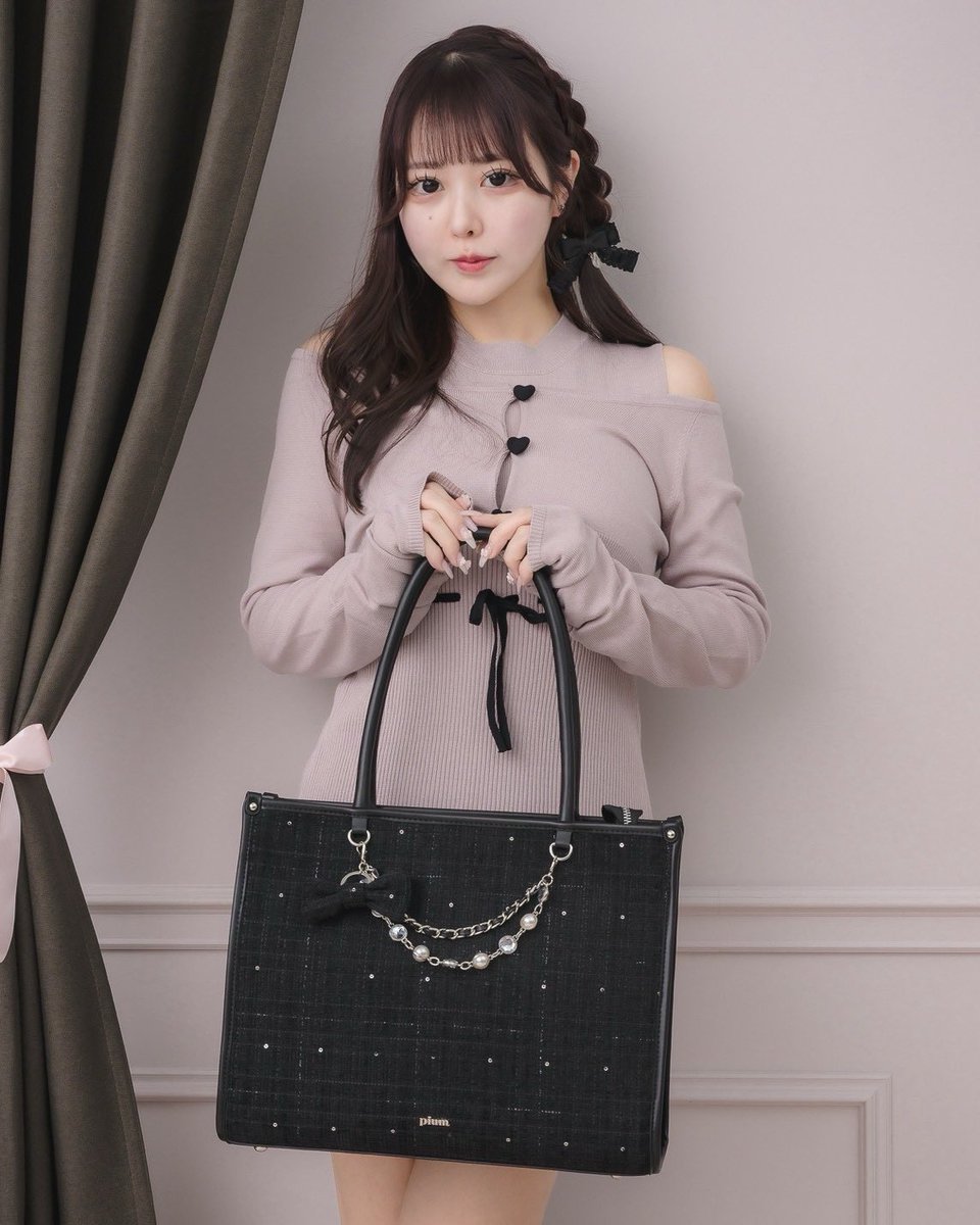 pium リボンチャーム付きツイードスクエアトートバッグ pium Spring Collection 🎀／ ♡リボンチャーム付きツイードスクエア