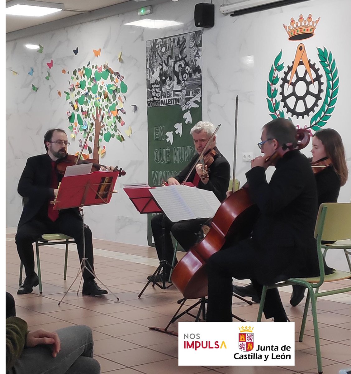 ieslamerced's tweet photo. Para celebrar el día de la paz, en el IES La Merced disfrutamos de un concierto a cargo del cuarteto Dolci Corde, organizado como parte del proyecto En qué mundo vivimos.

#eQMV https://t.co/u7PCrn4mFn