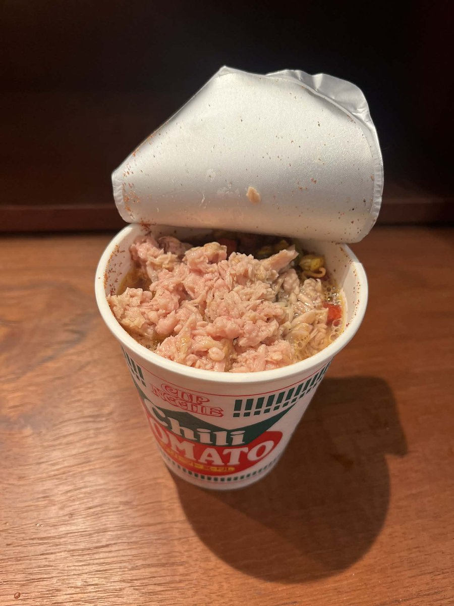 みんな大好きチリトマトがめちゃうまに

油をしっかり切ったツナとタバスコをこれでもかってくらい垂らしてください

はっきり言ってツナのコクとタバスコの旨味と酸味と辛味が

病みつきになります

前からやってた人もいるでしょう

そうそれくらい簡単なのにおいしい

是非お試しください