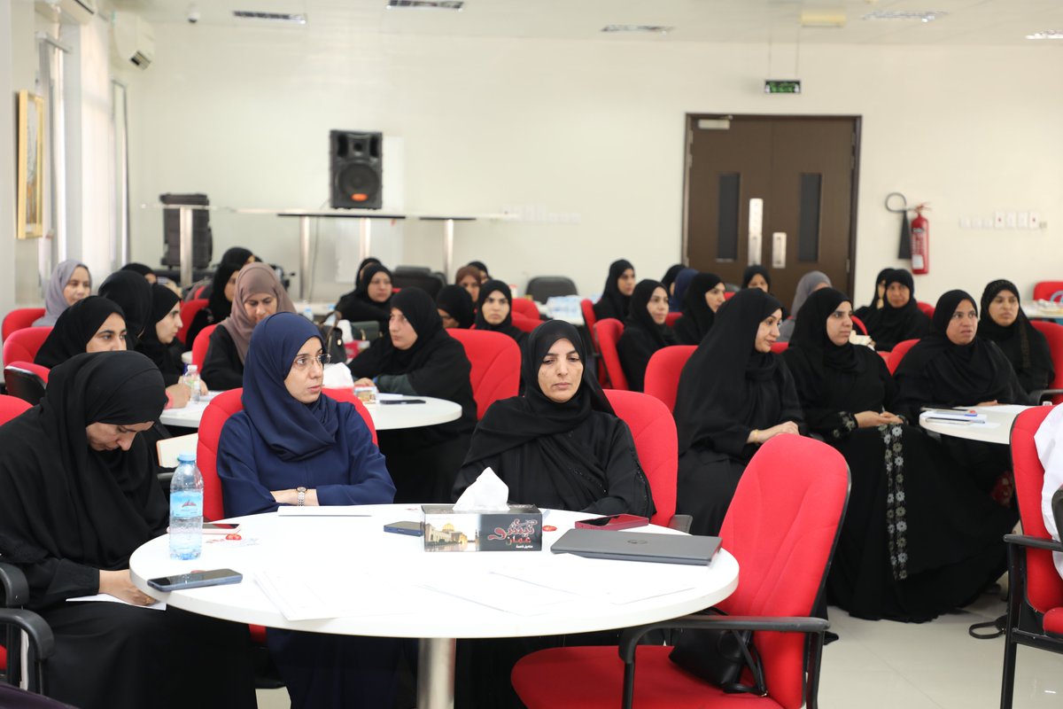 EduGovDkh's tweet photo. تواصل #تعليمية_الداخلية ممثلة بدائرة الإشراف التربوي (قسم شؤون الطلبة) عقد لقاءاتها التوعوية مع لجان شؤون الطلبة بالمدارس ضمن مبادرة "شركاء بالوعي"؛ التي تهدف إلى تعزيز الشراكة المجتمعية، ودعمًا للطلبة و البيئة المدرسية. https://t.co/wEKYK2qcJJ