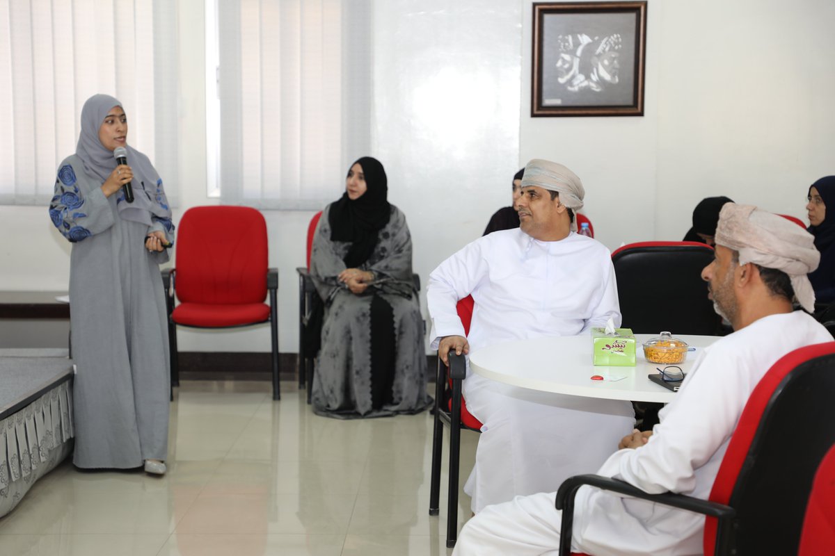 EduGovDkh's tweet photo. تواصل #تعليمية_الداخلية ممثلة بدائرة الإشراف التربوي (قسم شؤون الطلبة) عقد لقاءاتها التوعوية مع لجان شؤون الطلبة بالمدارس ضمن مبادرة "شركاء بالوعي"؛ التي تهدف إلى تعزيز الشراكة المجتمعية، ودعمًا للطلبة و البيئة المدرسية. https://t.co/wEKYK2qcJJ