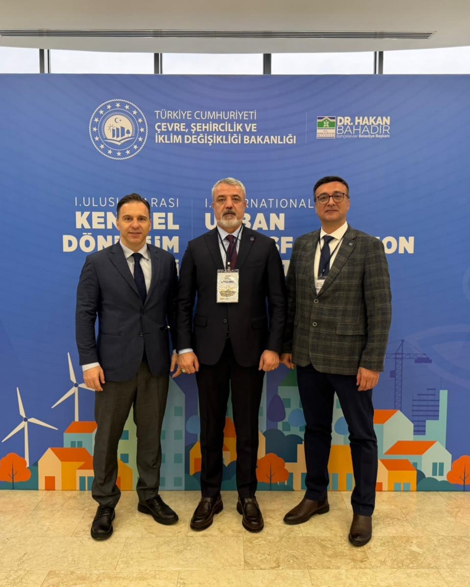 tduborgtr's tweet photo. Bahçelievler Belediye Başkanlığı tarafından düzenlenen “I. Uluslararası Kentsel Dönüşüm Zirvesi” kapsamında; kentsel dönüşümün teknik, sosyal, ekonomik ve yönetsel boyutları ele alınmış, deprem riski ve yapı güvenliği, çevresel sürdürülebilirlik, finansman ve uygulama modelleri ile iyi uygulama örnekleri panel ve oturumlarda değerlendirilmiştir.

Zirveye, Birliğimizi temsilen Yönetim Kurulu Üyelerimiz Sayın Emrullah Acar ve Sayın Faruk Onur Solak katılım sağlamıştır.