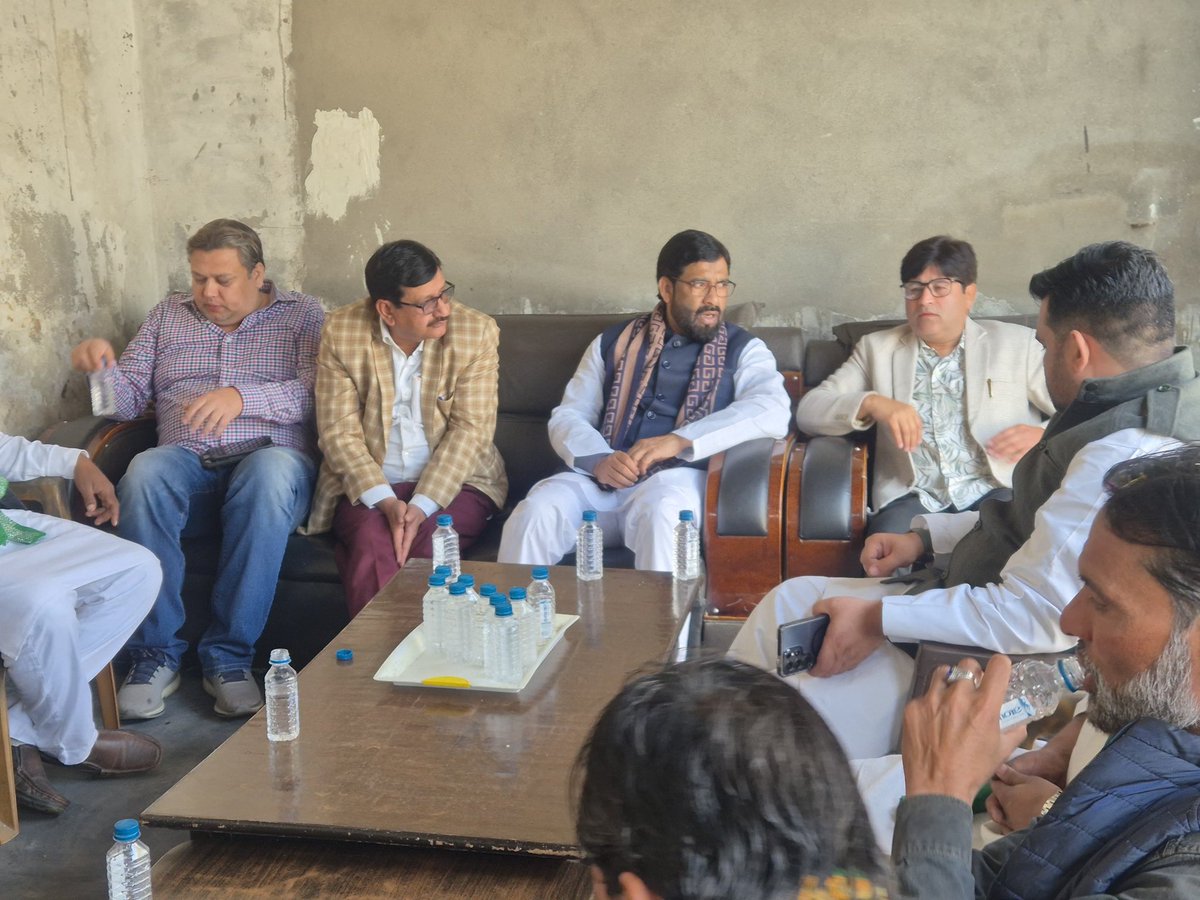 imshaukatali's tweet image. डॉ. टी. पी. सिंह जी, AIMIM एससी/एसटी प्रकोष्ठ के अध्यक्ष के पिताजी के देहांत पर आज अमरोहा स्थित उनके आवास पहुँचकर शोक संवेदना व्यक्त की।
#AIMIMUttarPradesh #Amroha #UttarPradesh