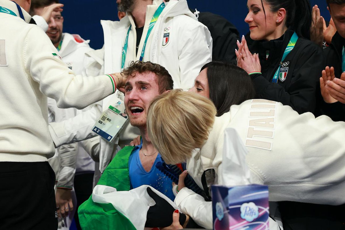 ItaliaTeam_it's tweet image. LA LEGGE DEL 1️⃣2️⃣

La specialità della Nazionale di pattinaggio di figura? 👀

Vincere medaglie olimpiche con una precisione impeccabile! 😏

🥉 Fusar Poli-Margaglio #SaltLakeCity2002
🥉 Kostner #Sochi2014
🥉 Italia #MilanoCortina2026 

Quanta felicità ci avete regalato ieri