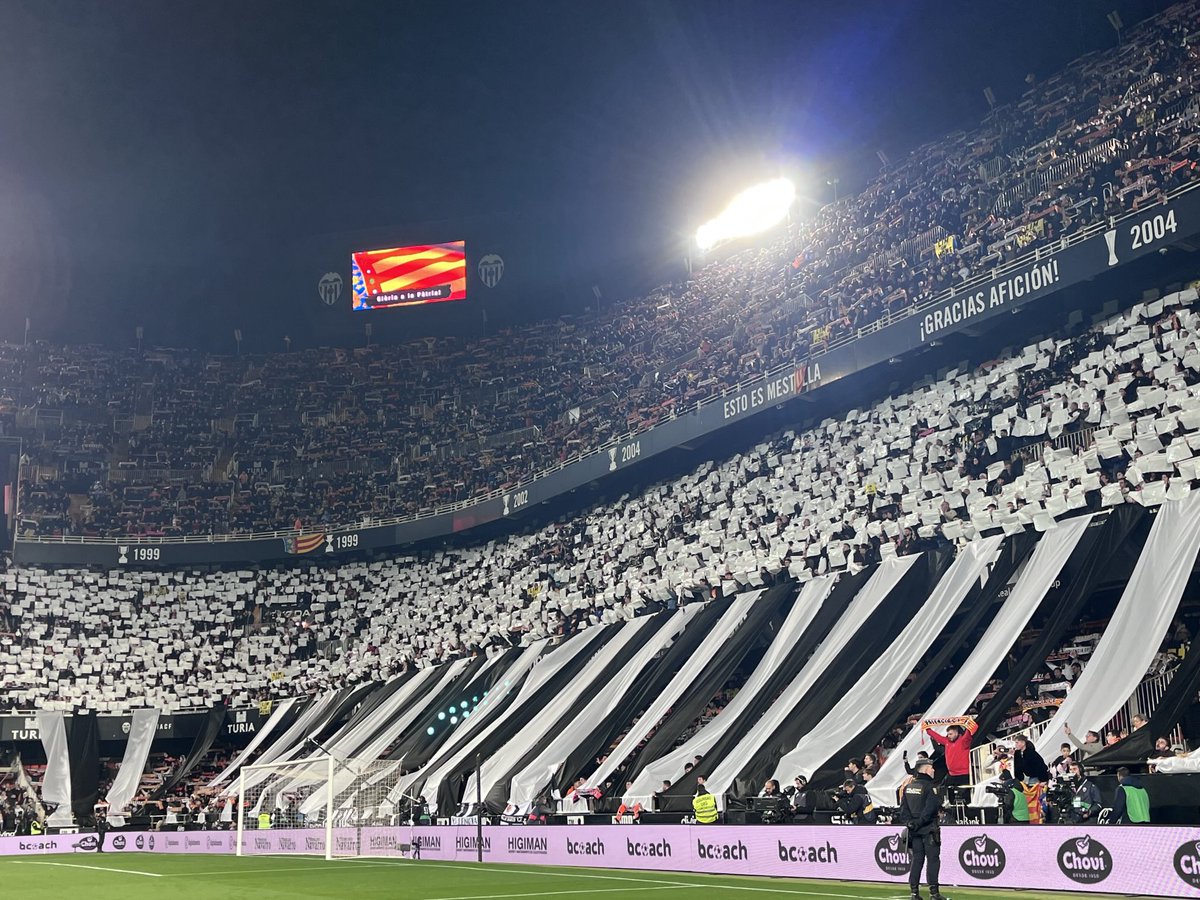 sidlowe's tweet photo. Mestalla https://t.co/wqm5gHGAeX
