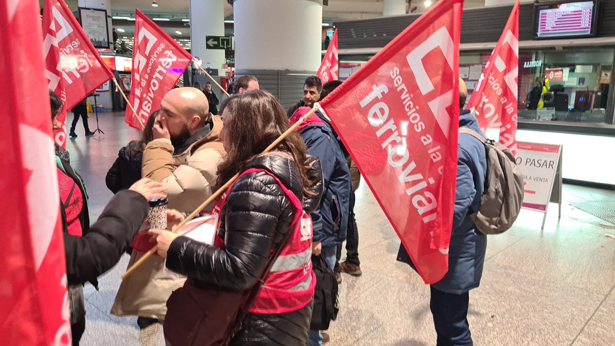 Hoy, mañana y pasado mañana, huelga de ferroviarios, por tu seguridad, por el empleo, por la calidad y la accesibilidad del trasporte ferroviario público y social, defiende lo tuyo y apoya a quien lo hace. Ser ciudadanos conscientes, no masas manipuladas.