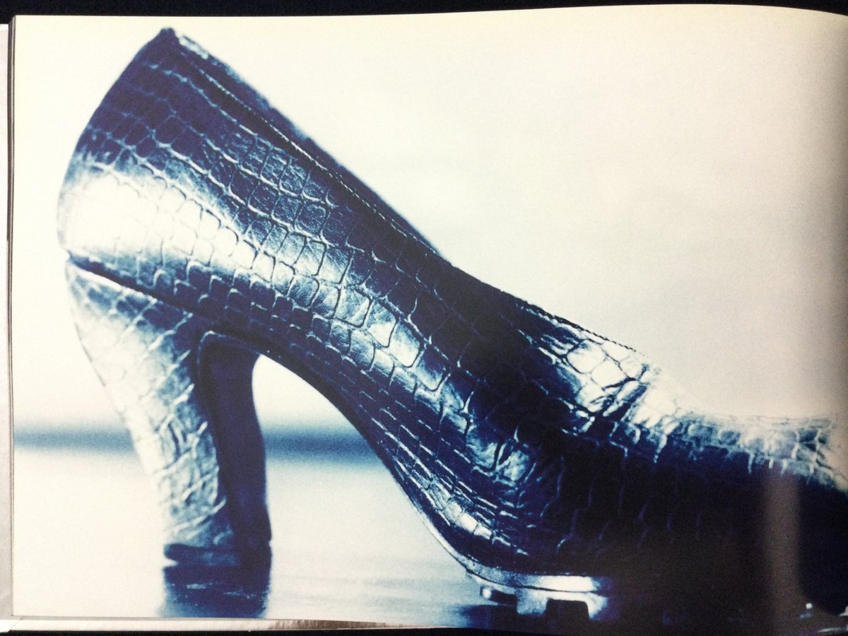 Hidemi Ogata - Freeze - 1999

Published by Korinsha Press - 84 pages - 29,2 x 19,5 cm

First edition. Hardcover photobook. In good condition.

Available on <a href="/Bakunen_Photo/">Bakunen - Rare Photobooks, Records, Art Store</a> 

bakunen.com/hidemi-ogata-f…

#hidemiogata #photobook #korinsha