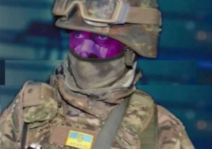 baziikalo's tweet image. багатьох тіпів паяє бо вони бачать як деякі дівчата так би мовити живуть життя. в той час коли вони вимушені воювати або сидіти в хаті трястися через мобілізацію і не мати змоги заробити 2 гривні на хліб. 
соц мережі всю цю залупу нормально підсвічують, підсилюючи напругу