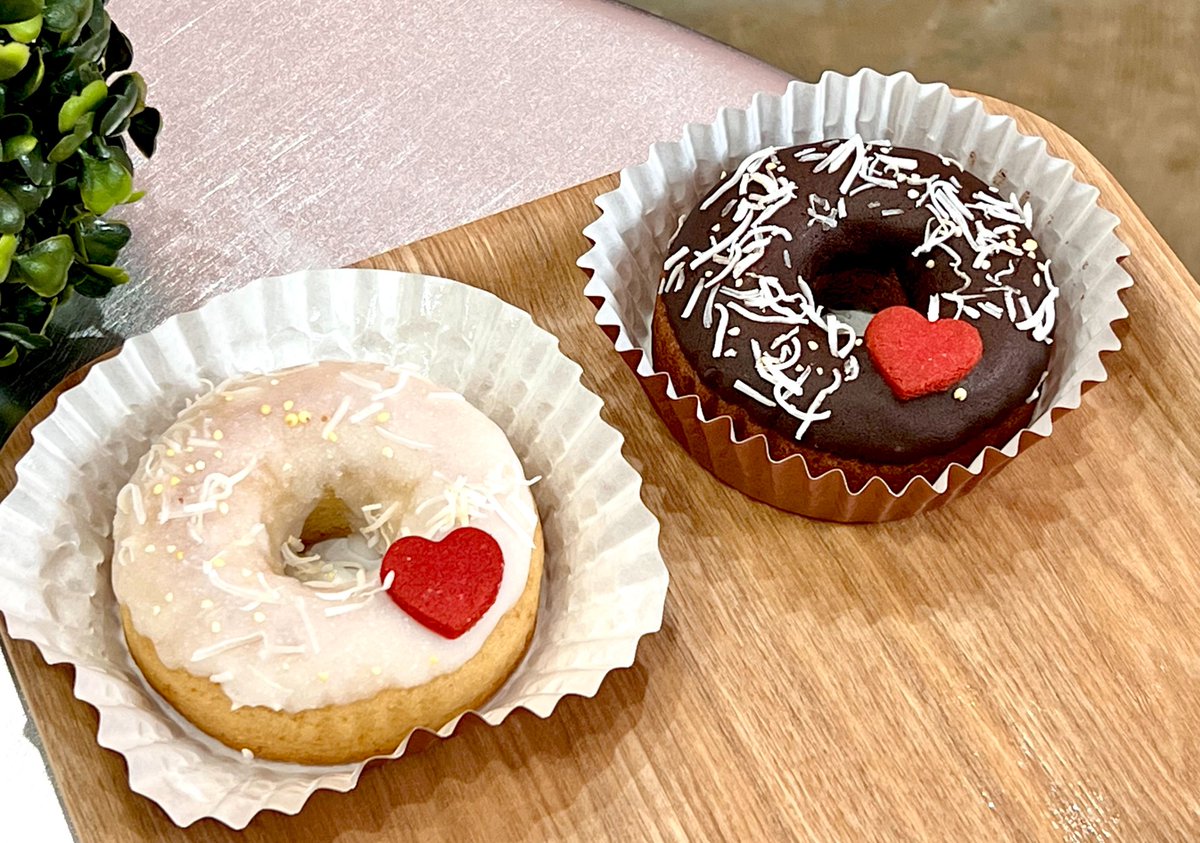 Iko_sumo's tweet photo. 《北九州のグルメ 👀》
🌱北九州初🌱
23時まで開いてる
プラントベーススイーツ専門カフェ🍩
📍Vee Sweets KOKURA
💗乳・卵・小麦・白砂糖 不使用
🍓限定ヴィーガンショートケーキ
🎁2/11は先着100名ドーナツ無料
夜スイーツ難民、集合です✨
@vee_sweets_kokura

北九州・小倉に、「みんなで同じテーブルを囲める」プラントベーススイーツ専門カフェが誕生します。乳・卵・小麦・白砂糖不使用、しかも23時まで営業という嬉しさ。2月11日（祝）は先着100名にドーナツプレゼントも。バレンタインギフトにもおすすめです。

👇 詳しくはこちら 👀
https://t.co/N2UDdEqPkl
#北九州カフェ #小倉カフェ #ヴィーガンスイーツ 
#行こう住もう#行こう住もう #北九州 #行こう住もう北九州
#北九州掲示板