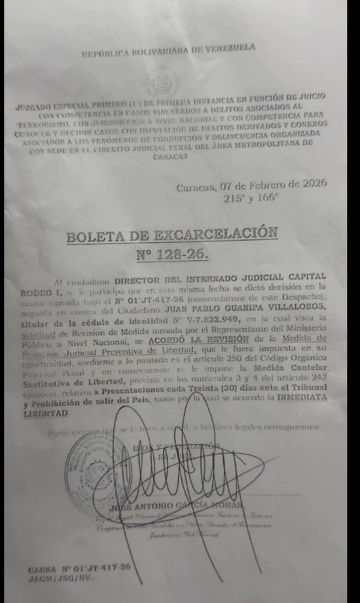 La boleta de excarcelación de Juan Pablo Guanipa indicaba cómo medidas cautelares la prohibición de salida del país y la presentación cada 30 días.
Sus abogados y familiares indicaron que no violó ninguna de esas medidas.