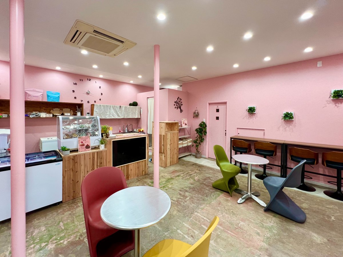 Iko_sumo's tweet photo. 《北九州のグルメ 👀》
🌱北九州初🌱
23時まで開いてる
プラントベーススイーツ専門カフェ🍩
📍Vee Sweets KOKURA
💗乳・卵・小麦・白砂糖 不使用
🍓限定ヴィーガンショートケーキ
🎁2/11は先着100名ドーナツ無料
夜スイーツ難民、集合です✨
@vee_sweets_kokura

北九州・小倉に、「みんなで同じテーブルを囲める」プラントベーススイーツ専門カフェが誕生します。乳・卵・小麦・白砂糖不使用、しかも23時まで営業という嬉しさ。2月11日（祝）は先着100名にドーナツプレゼントも。バレンタインギフトにもおすすめです。

👇 詳しくはこちら 👀
https://t.co/N2UDdEqPkl
#北九州カフェ #小倉カフェ #ヴィーガンスイーツ 
#行こう住もう#行こう住もう #北九州 #行こう住もう北九州
#北九州掲示板