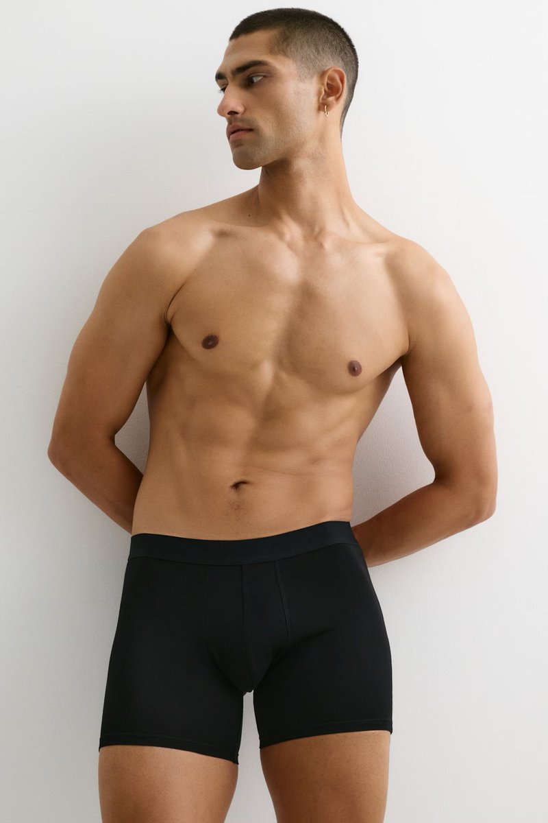 Intimate_UG's tweet image. Mid-length Trunks in stretch jersey made using Lycra® Xtra Life™ technology for increased comfort and long-lasting shape.

5 pack available at 150,000ugx

Call/whatsapp 0783 646 239 for deliveries 

#intimateug #men #boxers #trunks