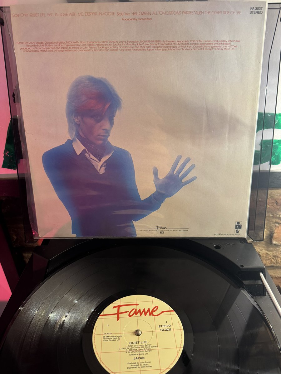 lee0969's tweet image. On this day in 1982 No 53 UK Album Chart Japan “Quiet Life” IMHO a masterpiece from start to finish. A very difficult choice but I’ll choose “The Other Side Of Life” how about you? #1980s #Japan #DavidSylvian @jillwebb2005 @nikidoog @Carolyn_on_x  @FatOldAnarchist @brunstead