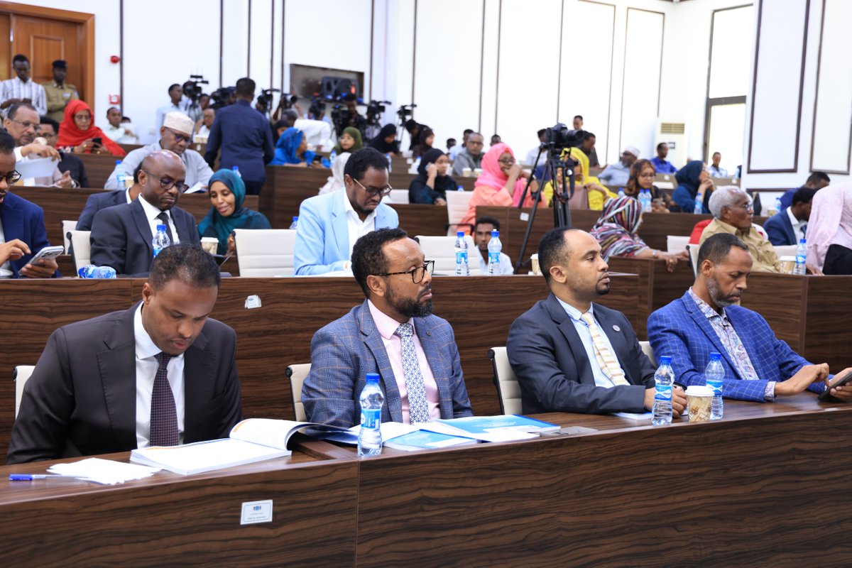 ICRICSomalia's tweet photo. Members of the two Houses of the Federal Parliament of Somalia concluded discussions on proposed amendments to Articles 49, 50 & 54 of Chapter Four.
Deliberations now move to proposed amendments to Chapters 5–9 of the Constitution, with a key focus on Chapter Five. https://t.co/YMahHYkcJH