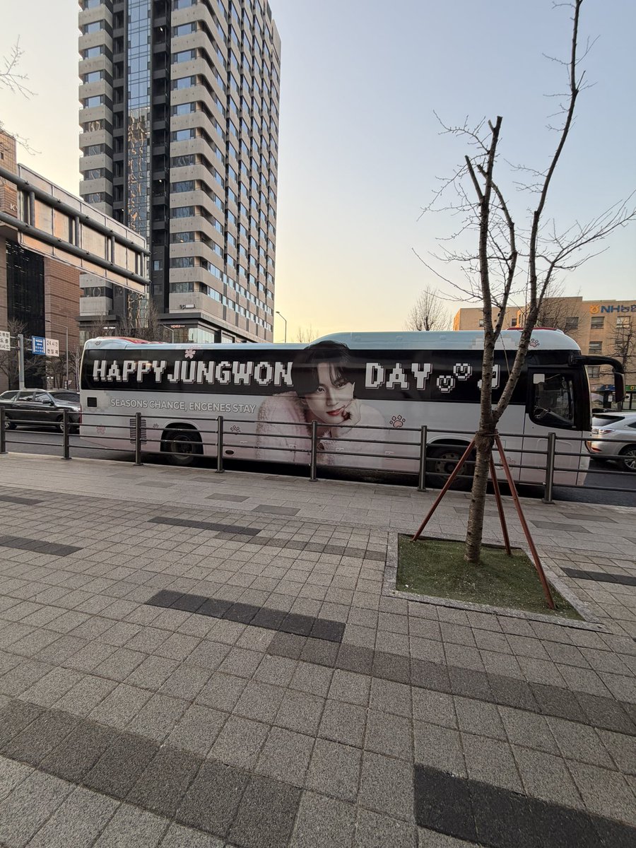 あーうぉん tweet media