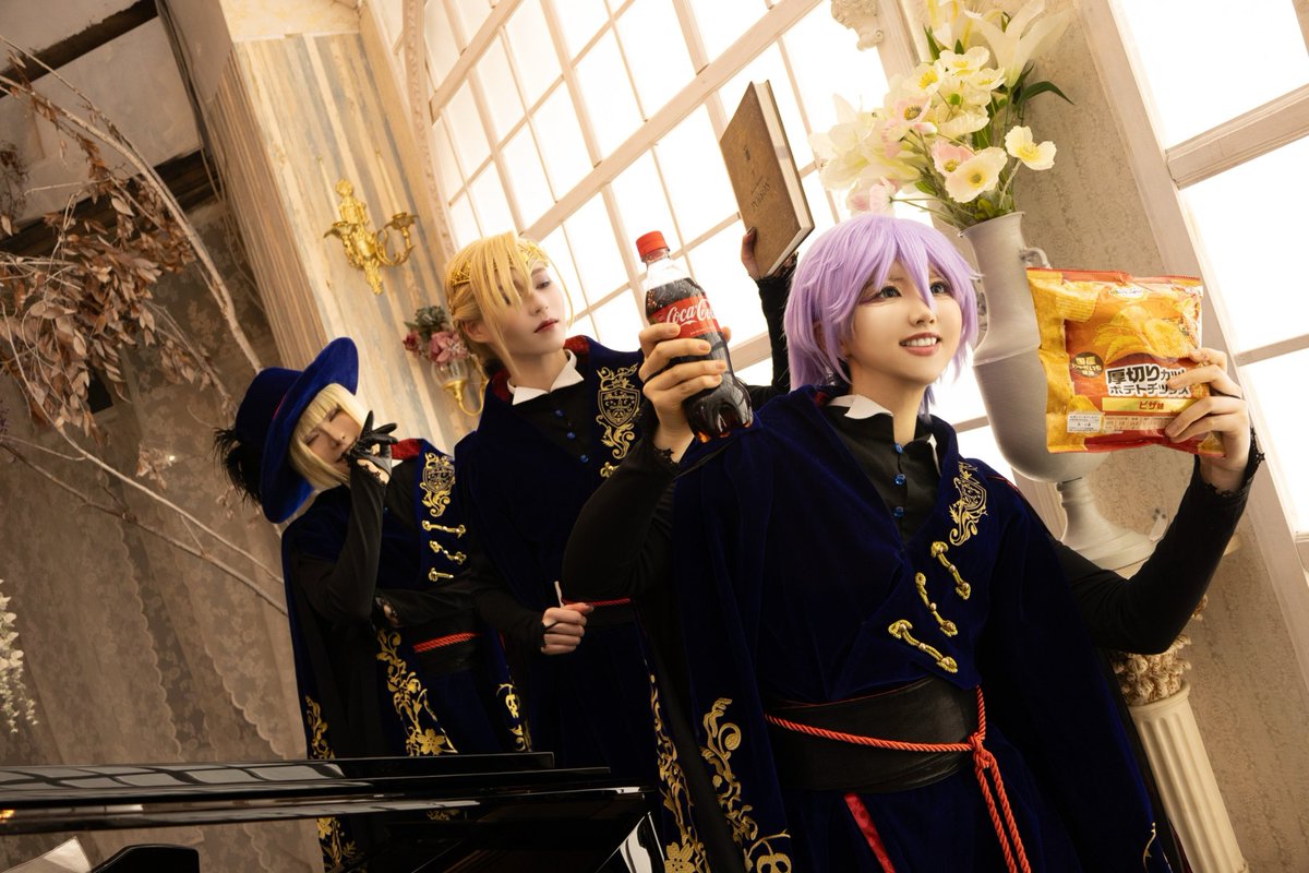 ⚠️コスプレ　cosplay 　ネタ写真(？)

「ヴiィルiサン達がいない今がチャンス……!!!!!!!」

👑→あゔぃ。さん(<a href="/avy_cos/">あゔぃ。</a>)
🏹→旭曙さん(<a href="/akebonoasahi/">旭曙/次回→🦁のち🏹のち🦋</a> )
🍎→佐穂
📷:そーしさん(<a href="/so_shi0427/">そーし@2/8WF暗黒フェニックス</a>)