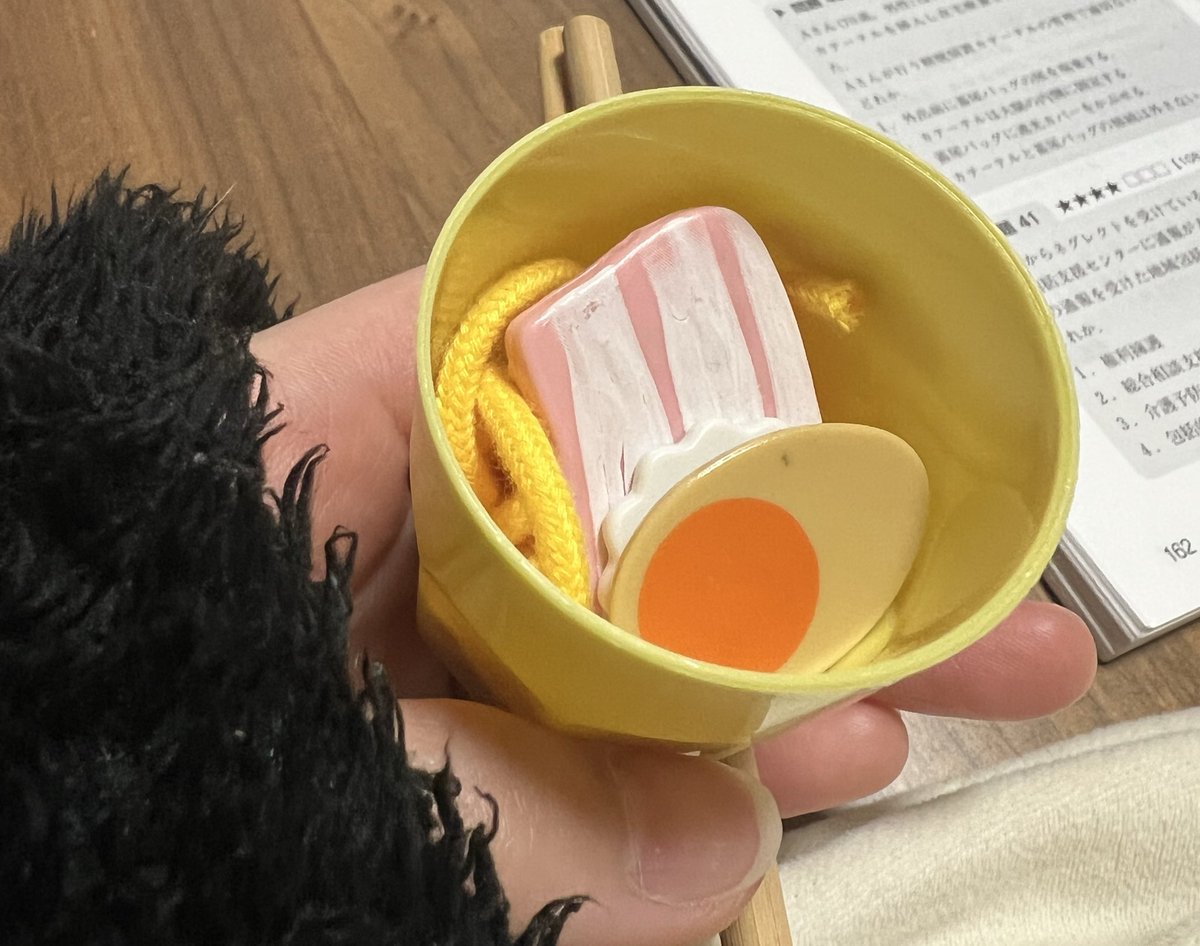 yuinggg23's tweet photo. お子がインフルでお休み中に何もすることなくて
久しぶりにおままごとし始めて
ラーメン作ってくれた🍜笑
かわいすぎてほっこり🫠💖 https://t.co/stUAxLHCvp