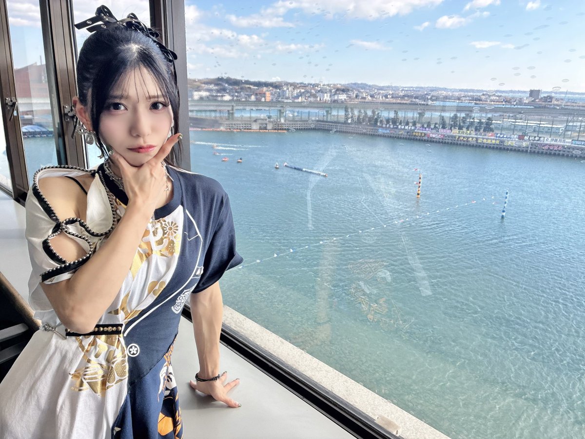20歳の誕生日ライブで着た衣装を 6年半ぶりに着てみました…！🥹✨ え