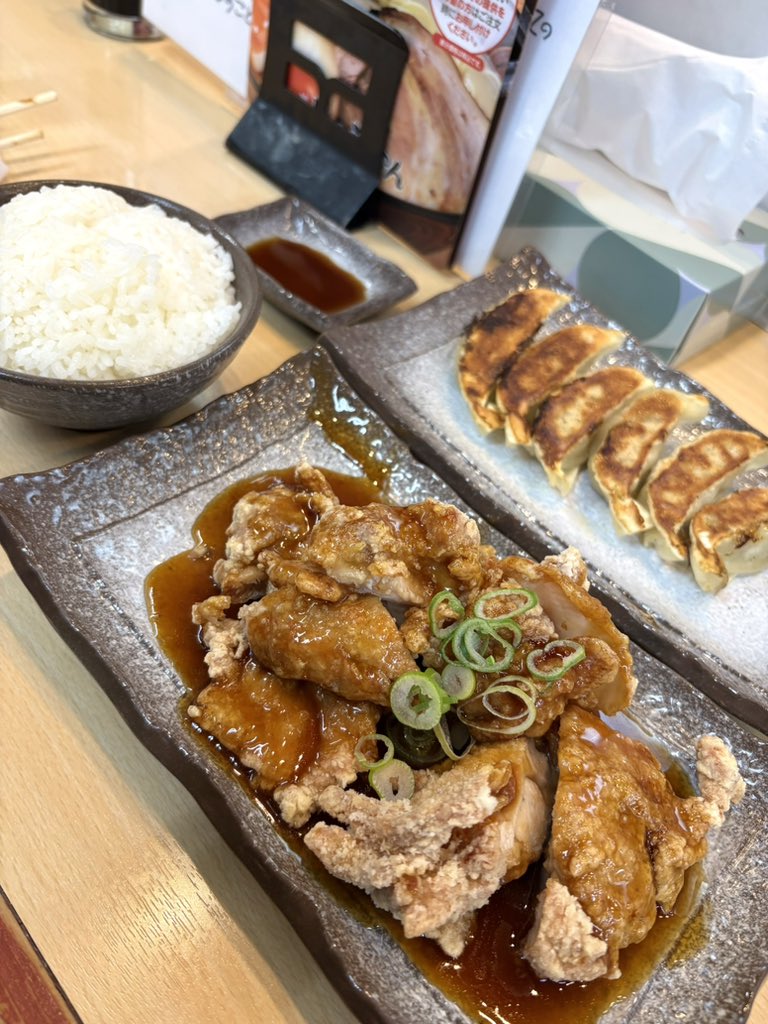 mak6271's tweet photo. ラーメン屋でラーメン食べない定期 https://t.co/YQmB7nVvPM