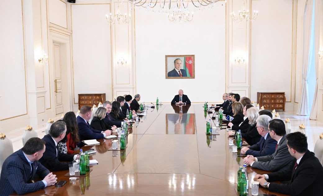 bptaze's tweet photo. 🇦🇿 Prezident ABŞ Nümayəndələr Palatasının nümayəndə heyətini qəbul edib: 

Nümayəndə heyətinə Palatanın Yaxın Şərq, Mərkəzi Asiya və Türkiyə üzrə vitse-prezidenti Cennifer Miel, həmçinin “Apple”, “Ardea Energy Technologies Inc.”, “Ericsson AB”, “ExxonMobil”, “Herbalife”, “Illumina”, “Meta”, “Visa”, “Wabtec”, “Baker Hughes”, bp, “Boeing Global”, “Honeywell”, “J.P. Morgan”, “Lummus Technology”, “Marriott”, “Mastercard”, “Shell International”, “Azerbaijan Coca-Cola Bottlers” MMC və “Motorola Solutions” şirkətlərinin rəhbər şəxsləri daxildir.