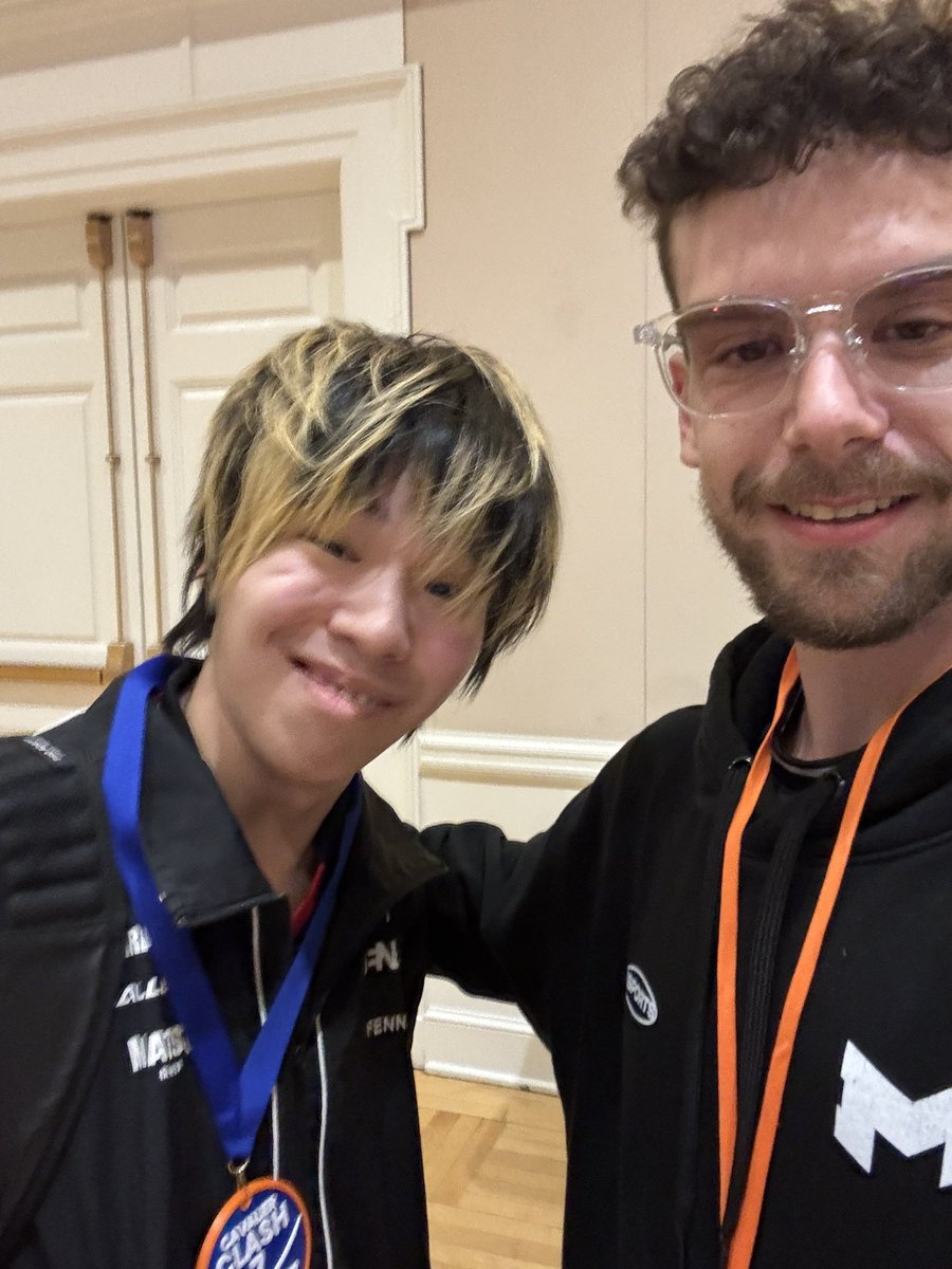 ApolloKage's tweet photo. I LOVE SEEING MY FRIENDS AT EVENTS SO MUCH 🤩 https://t.co/67dJjRZna8