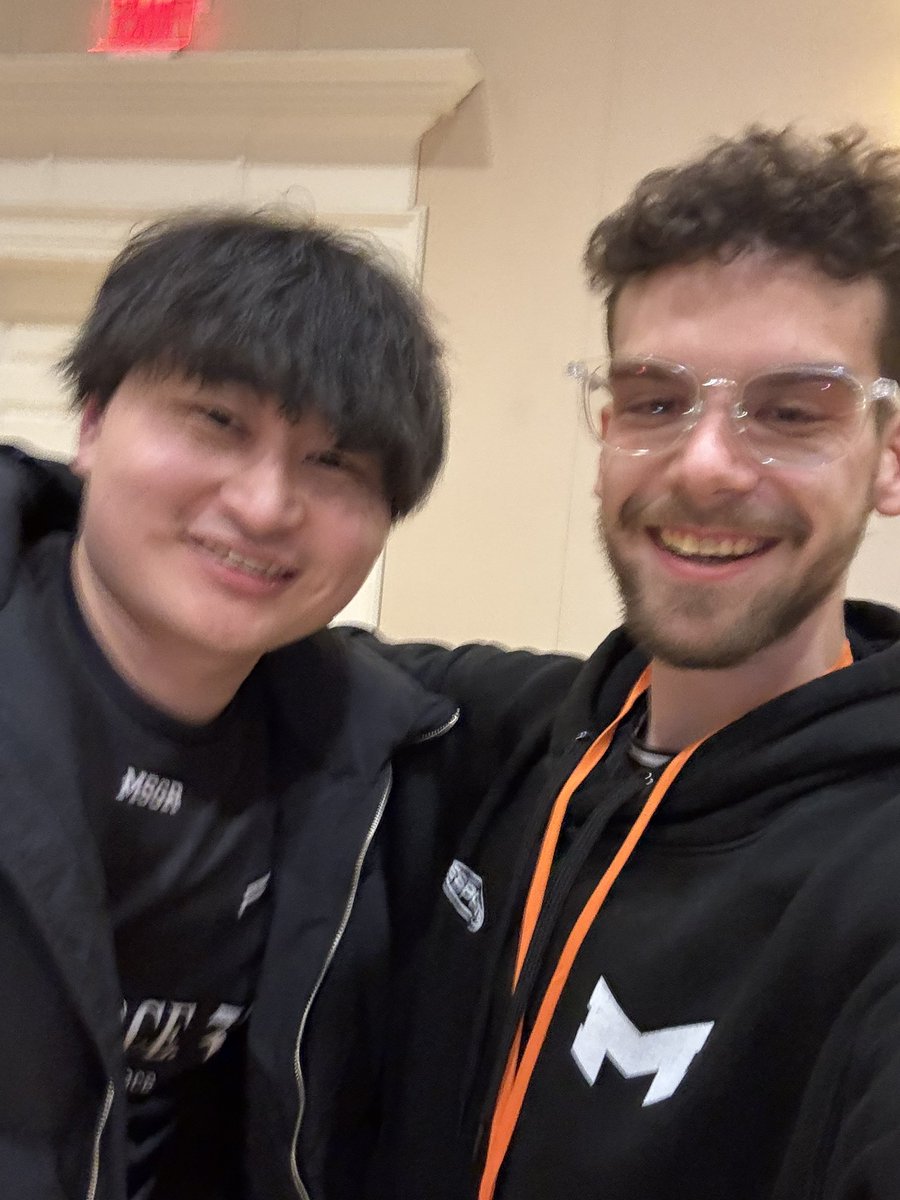 ApolloKage's tweet photo. I LOVE SEEING MY FRIENDS AT EVENTS SO MUCH 🤩 https://t.co/67dJjRZna8