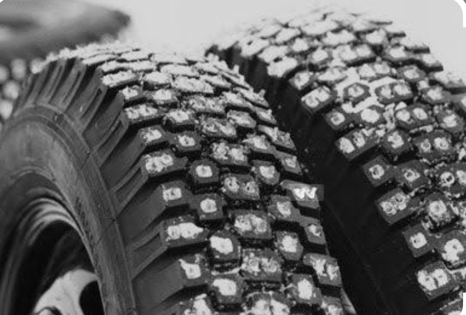 Sportlov, sommarlov, jullov. 
På fredag är Vera ledig från Dragonskolan p g a pågående Rally VM i Umeå! En dag. Rallylov!
Förmodligen har det att göra med all trafik och att det byggs för eventet på Nolia-området. 
(Uselt med snö denna vinter efter fyra med extrem god tillgång).