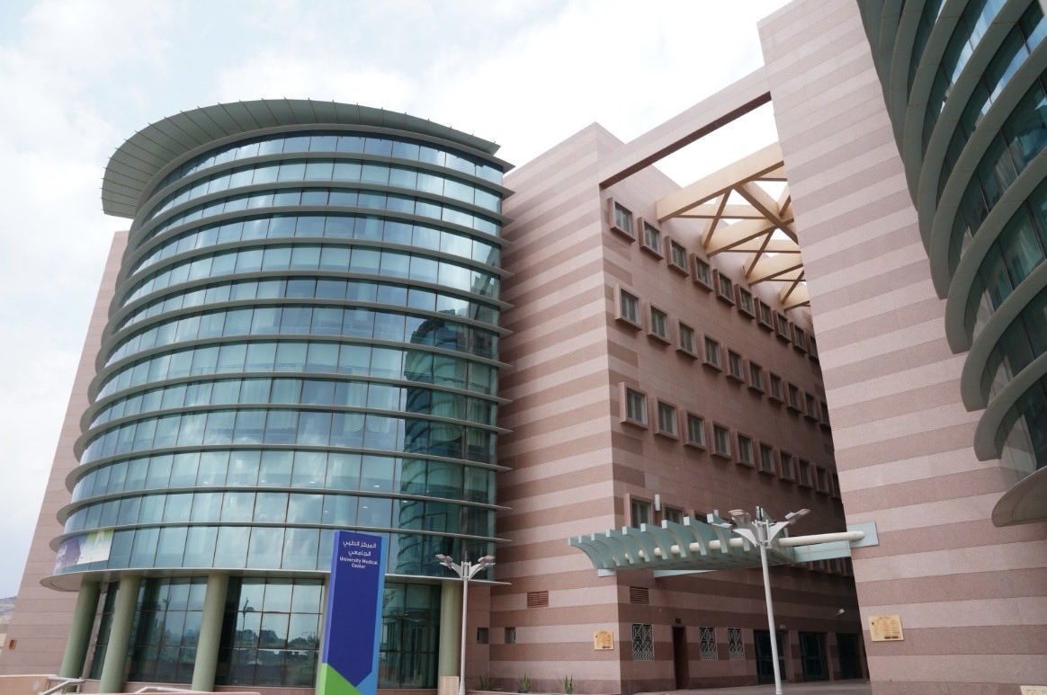 BahaUniversity's tweet photo. #خبر | برعاية صاحب السمو الملكي الأمير الدكتور حسام بن سعود بن عبدالعزيز أمير #منطقة_الباحة, تشارك #جامعة_الباحة ممثلة في المركز الطبي الجامعي، في قافلة التنمية الرقمية المتنقلة 2026 بمنطقة الباحة بنسختها الثانية .
🗓️ ابتداءً من 9 - 11 / فبراير / 2026م
⏰ 05:00 – 08:00 م 
📍 الموقع : محافظة المخواة - سوق الثلاثاء -