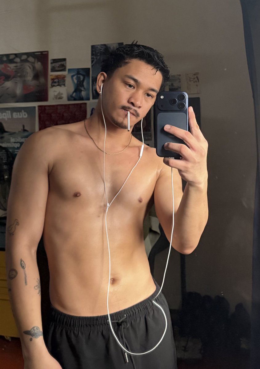 GRAPHlCALS's tweet photo. me when im gay: https://t.co/cfF259UOew