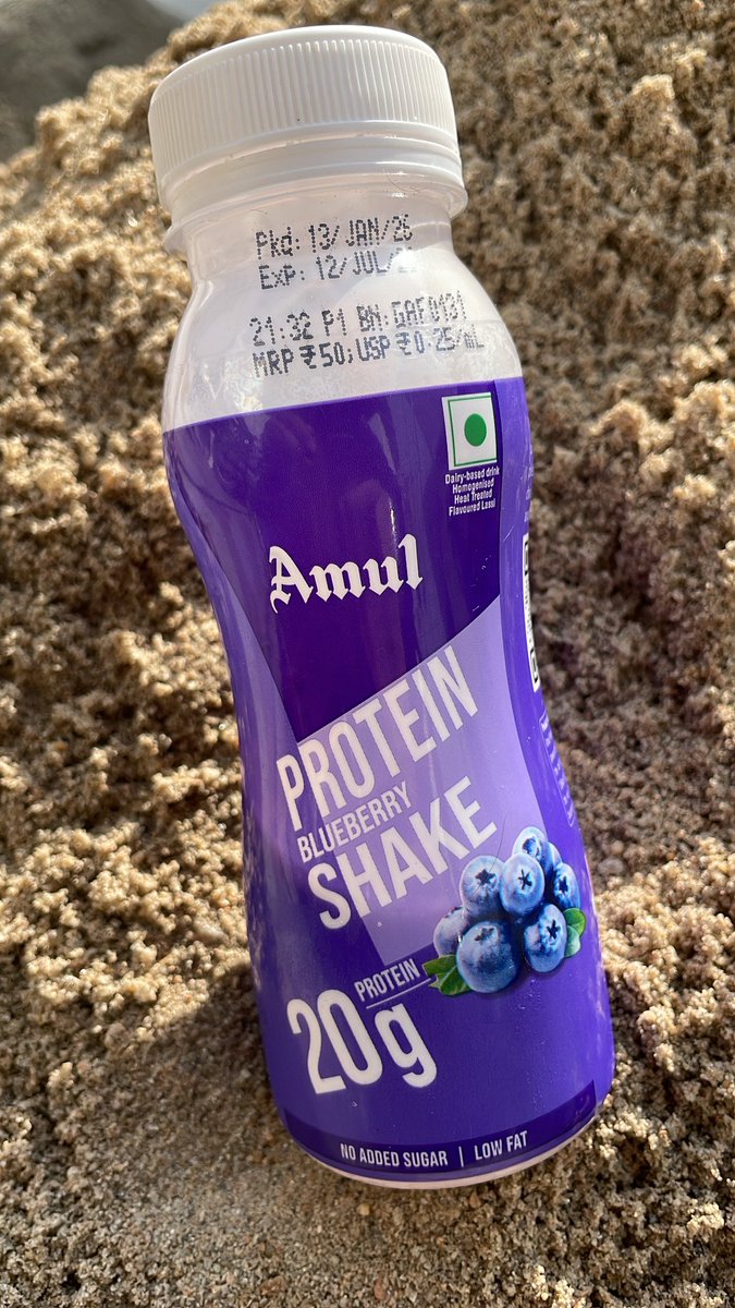 ihavemanytech's tweet photo. Is it just me or Amul Blueberry Protein Shake tastes just like Chupa-Chups? 🥤 #Amul #Blueberry #ProteinShake #ChupaChups https://t.co/P15Hy882Cg