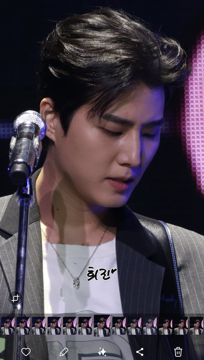 pheejin627's tweet image. 첫날 바람머리 디게 잘생김..